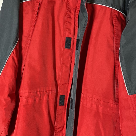 JEGARL-O Waterproof Medium Jacket insulated, waterproof protect you from element - Picture 4 of 12